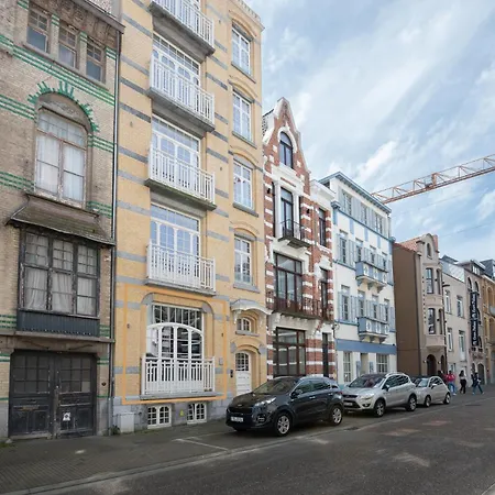 Beautiful Renovated In An Authentic Building Apartment Ostend