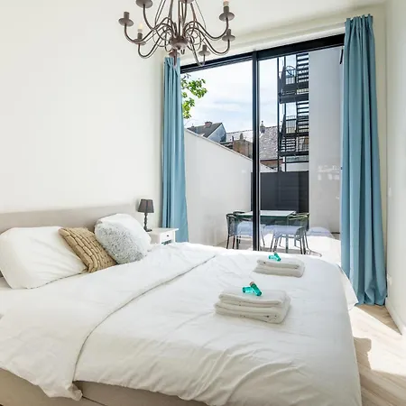 Beautiful Renovated In An Authentic Building Apartment