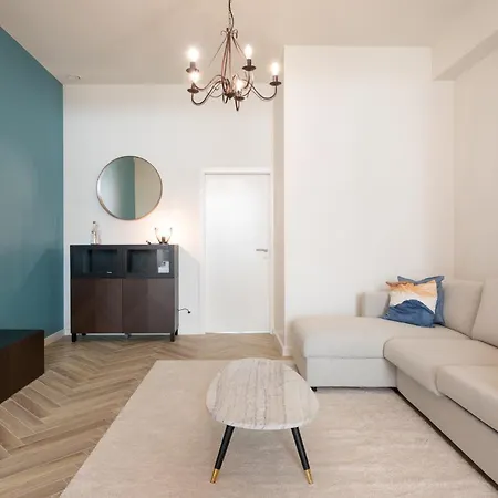 Beautiful Renovated In An Authentic Building Apartment Ostend