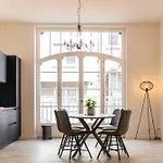 Beautiful Renovated In An Authentic Building Ostende