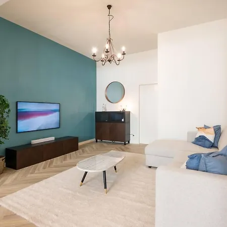 Apartamento Beautiful Renovated In An Authentic Building