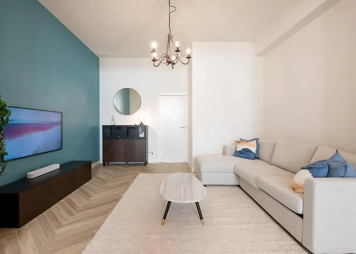 Apartment Beautiful Renovated In An Authentic Building