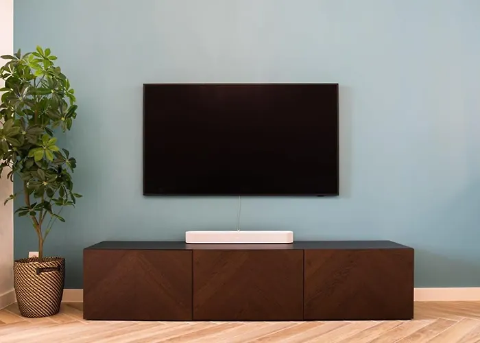 Beautiful Renovated In An Authentic Building Apartment *