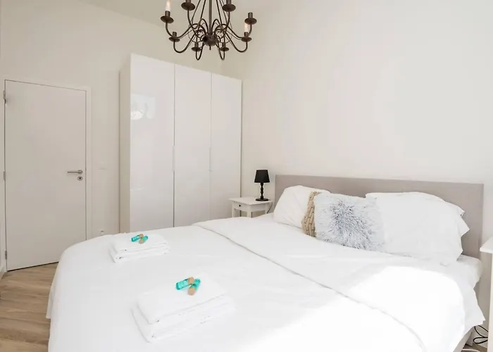 Beautiful Renovated In An Authentic Building