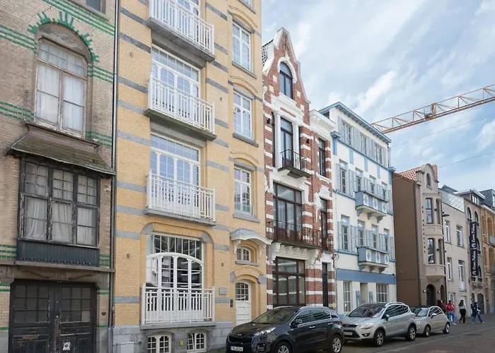 Beautiful Renovated In An Authentic Building Apartment Ostend