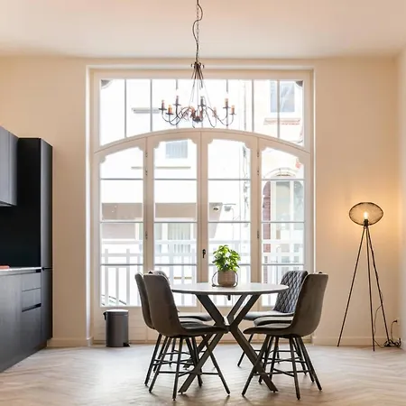 Beautiful Renovated In An Authentic Building Ostenda